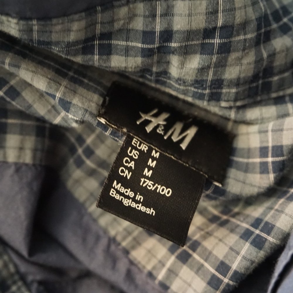 H&M navy button-up - Picture 4 of 4